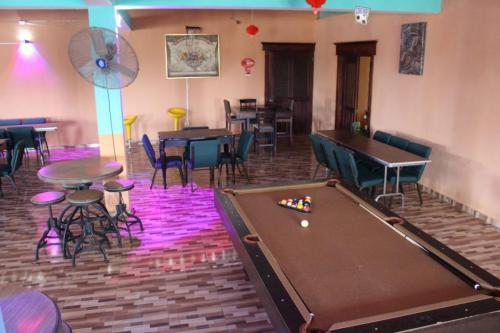 Goy_Pool_Table_Room
